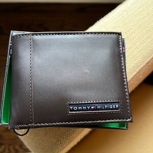 Men’s Tommy Hilfiger brown wallet